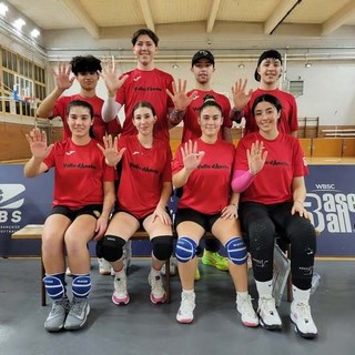 Nella foto del roster: sedute da sinistra Martina Ganili, Julie Barailler, Cloe Bonomo, Kahina Brahmia; in piedi da sinistra Gabriel Quintana, Umberto Luksch, Riccardo Sana, Federico Sana