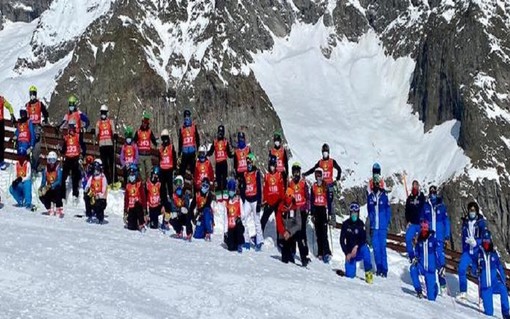 I Maestri di sci della Valle d'Aosta protagonisti in occasione del Giro d'Italia