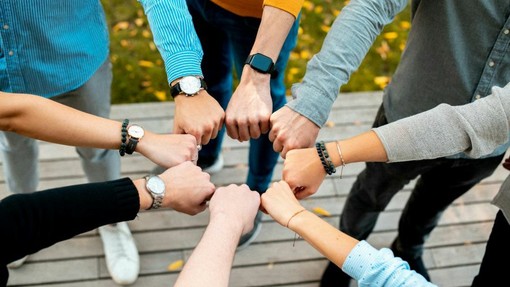 Team building tra studenti: come la classe diventa un gruppo Team building tra studenti: come la classe diventa un gruppo