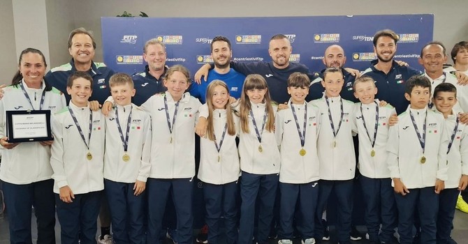 da sx Viérin, Pettenon, Gaspard, Borsato, Perrin, Perrelli, Melotti, Cerni, Robba, Dufour, Gagliano, Paonessa, con alle spalle i Tecnici delle Federazione