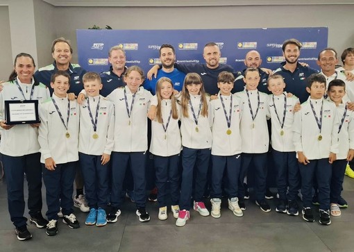 da sx Viérin, Pettenon, Gaspard, Borsato, Perrin, Perrelli, Melotti, Cerni, Robba, Dufour, Gagliano, Paonessa, con alle spalle i Tecnici delle Federazione
