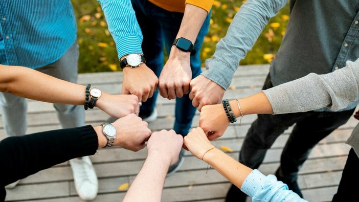 Team building tra studenti: come la classe diventa un gruppo Team building tra studenti: come la classe diventa un gruppo