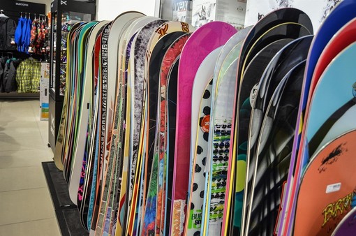 Guida all'acquisto della tavola da snowboard: Consigli e Informazioni Essenziali Guida all'acquisto della tavola da snowboard: Consigli e Informazioni Essenziali