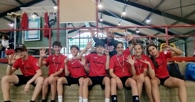 VdA medie, da sn: Emilio Agazzini, Yannick Champion, Nicolò Salice , Samuel Rica (Valdigne), Marta Timpano, Melissa Barbuto, Roksana Hoxha (Grand Combin)