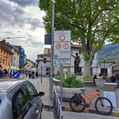 Sosta ad Aosta, tra agevolazioni dichiarate e città da ripensare